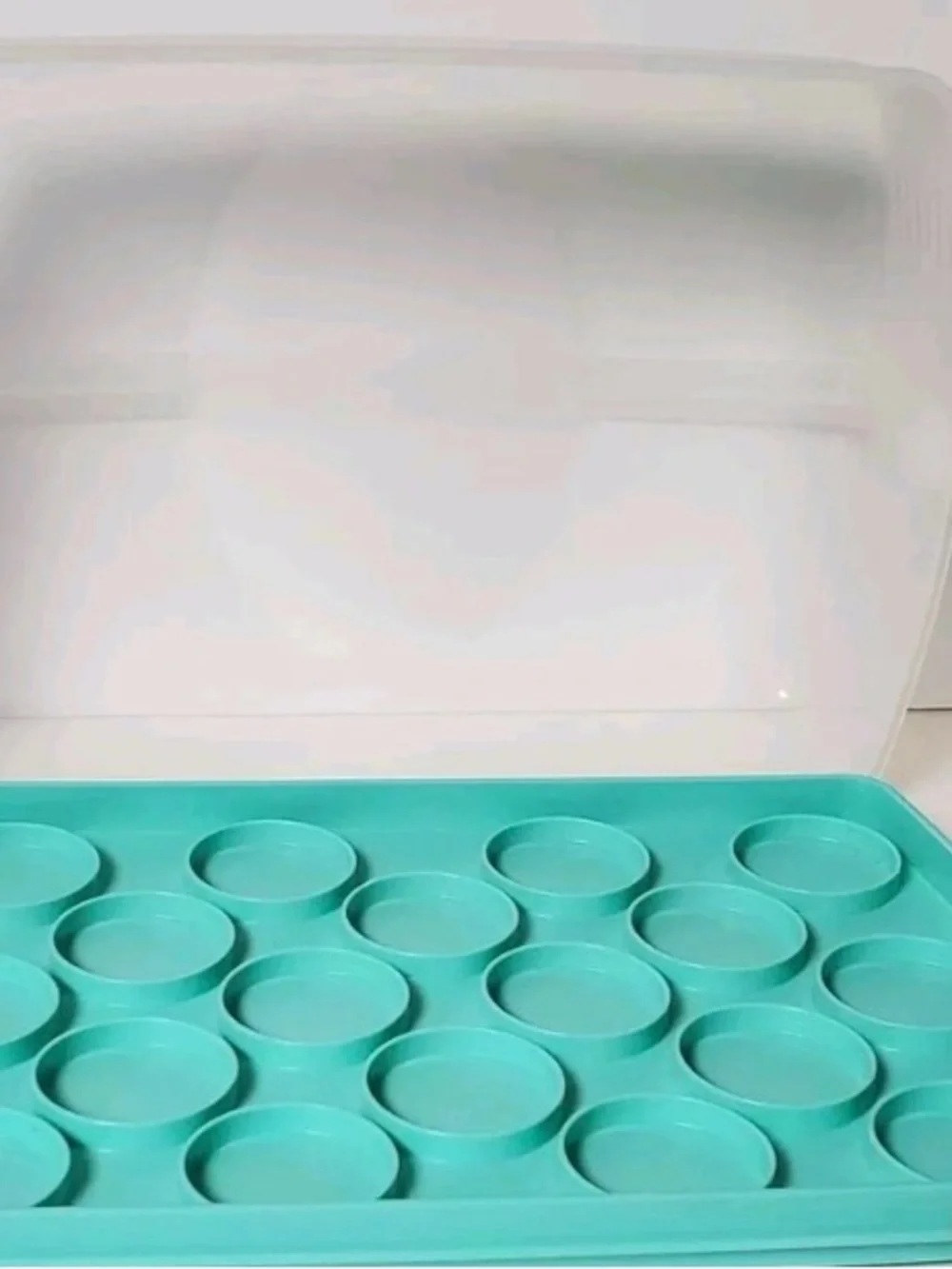 Tupperware Cupcake / Cake Carrier